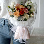 Secret Lover Bouquet | Whiteonwhite.co