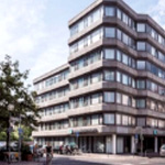 Skyreach Bizzstay Living On The Main : HolidayExclusives
